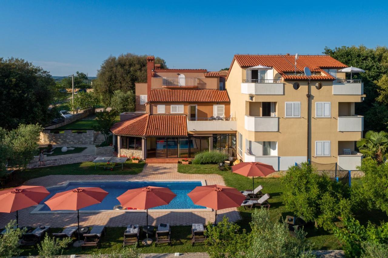 Guesthouse "Barboska" - Big Outdoor Swimming Pool & Private Tennis Court Vodnjan Εξωτερικό φωτογραφία