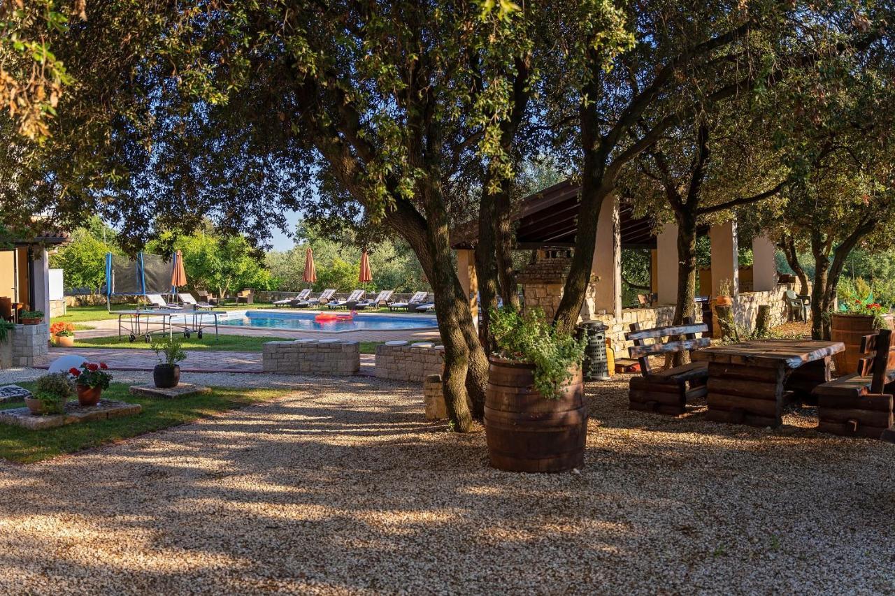 Guesthouse "Barboska" - Big Outdoor Swimming Pool & Private Tennis Court Vodnjan Εξωτερικό φωτογραφία