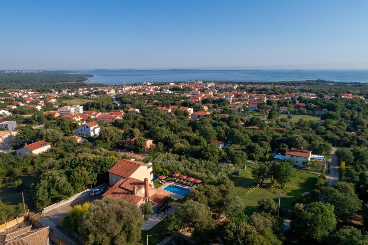 Guesthouse "Barboska" - Big Outdoor Swimming Pool & Private Tennis Court Vodnjan Εξωτερικό φωτογραφία