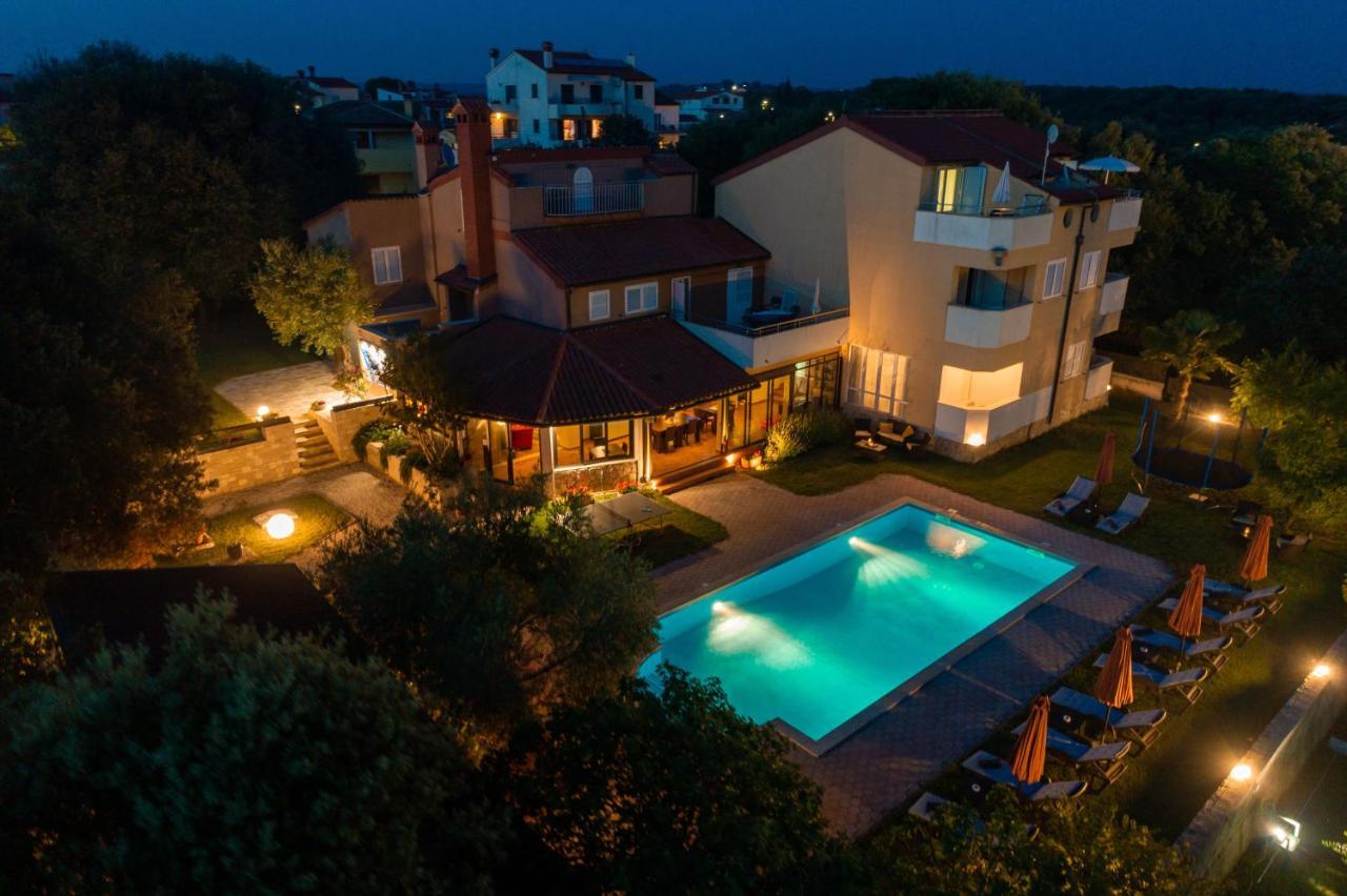 Guesthouse "Barboska" - Big Outdoor Swimming Pool & Private Tennis Court Vodnjan Εξωτερικό φωτογραφία