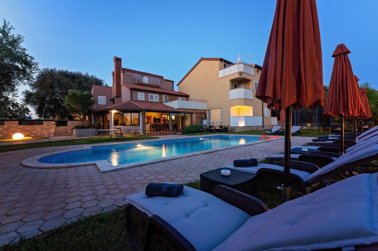 Guesthouse "Barboska" - Big Outdoor Swimming Pool & Private Tennis Court Vodnjan Εξωτερικό φωτογραφία