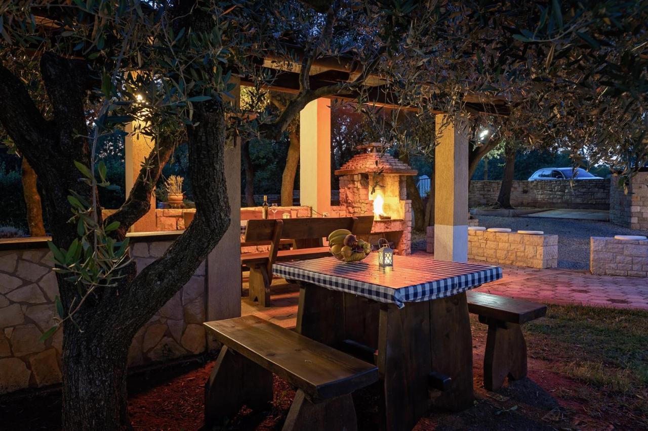 Guesthouse "Barboska" - Big Outdoor Swimming Pool & Private Tennis Court Vodnjan Εξωτερικό φωτογραφία