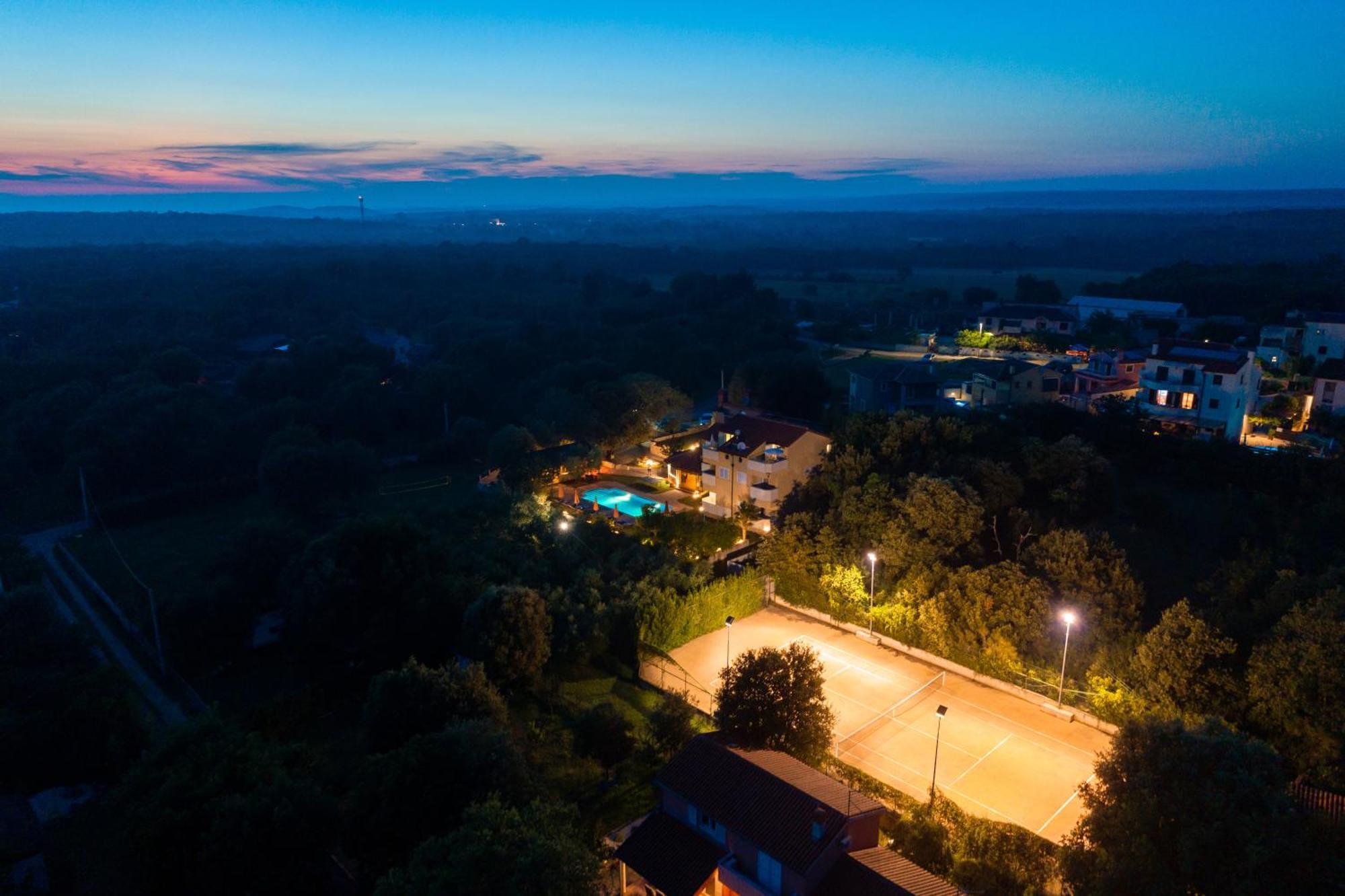 Guesthouse "Barboska" - Big Outdoor Swimming Pool & Private Tennis Court Vodnjan Εξωτερικό φωτογραφία