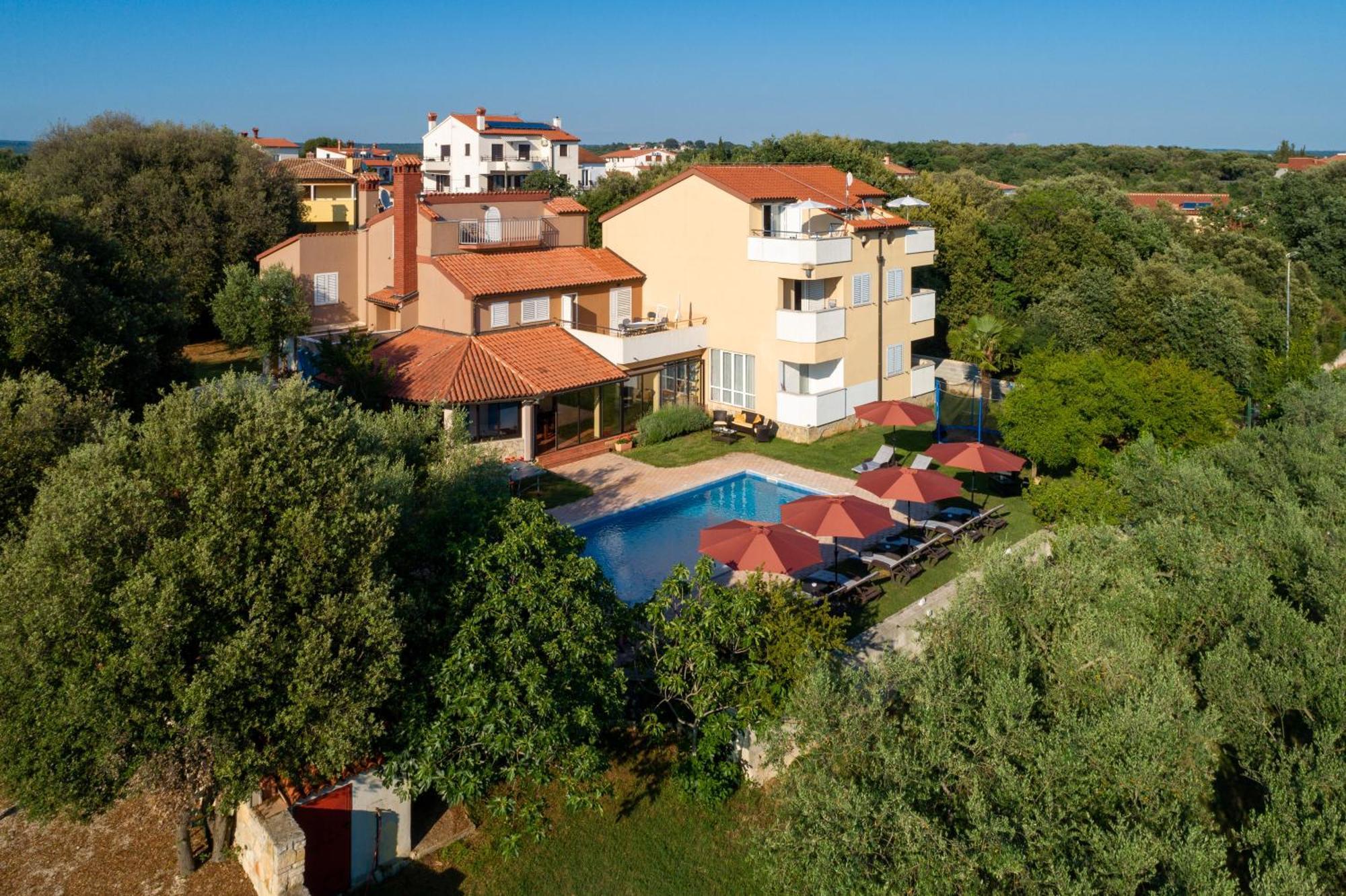 Guesthouse "Barboska" - Big Outdoor Swimming Pool & Private Tennis Court Vodnjan Εξωτερικό φωτογραφία