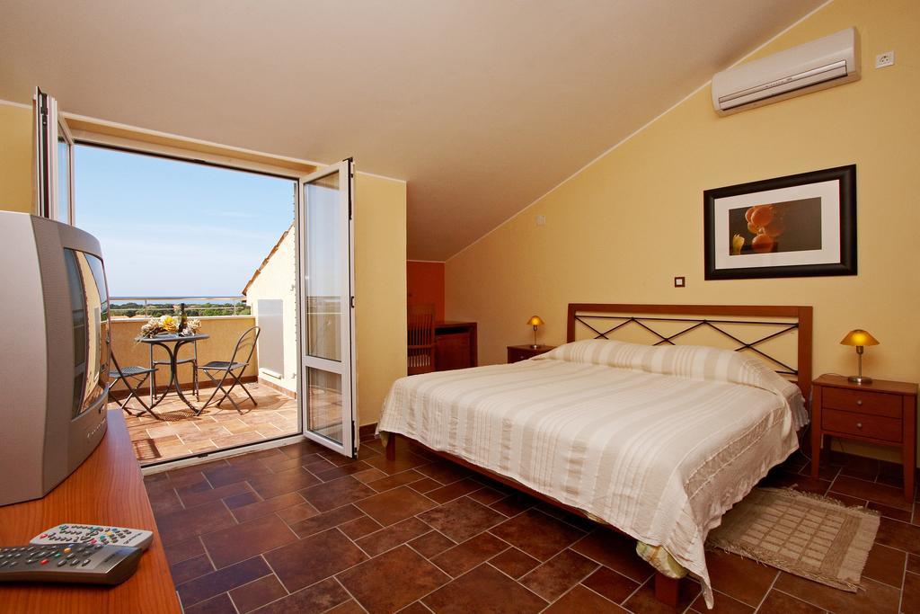 Guesthouse "Barboska" - Big Outdoor Swimming Pool & Private Tennis Court Vodnjan Δωμάτιο φωτογραφία