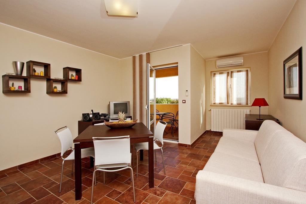 Guesthouse "Barboska" - Big Outdoor Swimming Pool & Private Tennis Court Vodnjan Δωμάτιο φωτογραφία