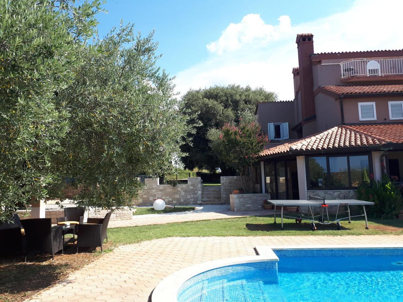 Guesthouse "Barboska" - Big Outdoor Swimming Pool & Private Tennis Court Vodnjan Εξωτερικό φωτογραφία