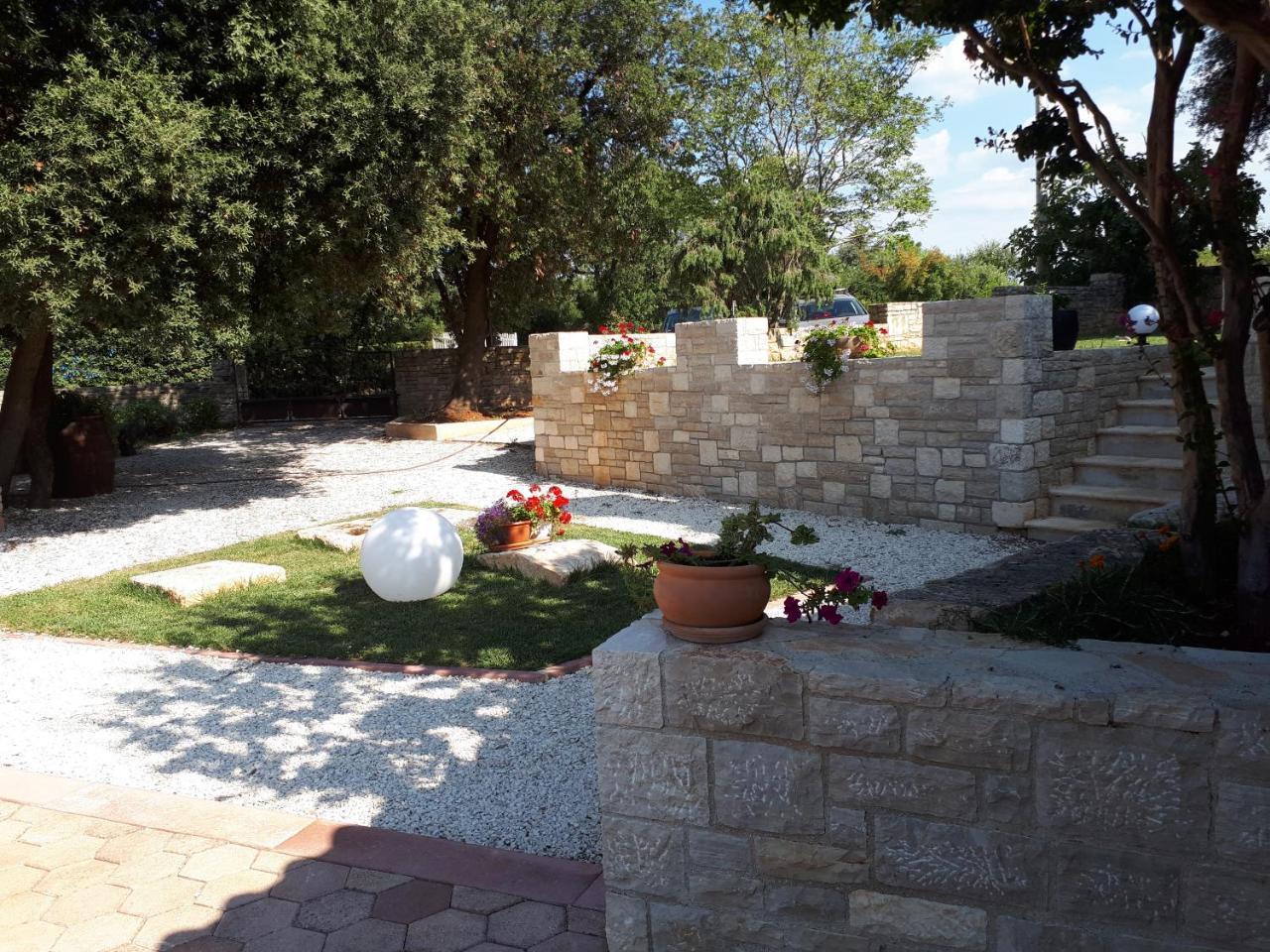 Guesthouse "Barboska" - Big Outdoor Swimming Pool & Private Tennis Court Vodnjan Εξωτερικό φωτογραφία