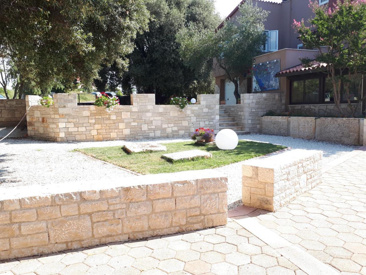 Guesthouse "Barboska" - Big Outdoor Swimming Pool & Private Tennis Court Vodnjan Εξωτερικό φωτογραφία